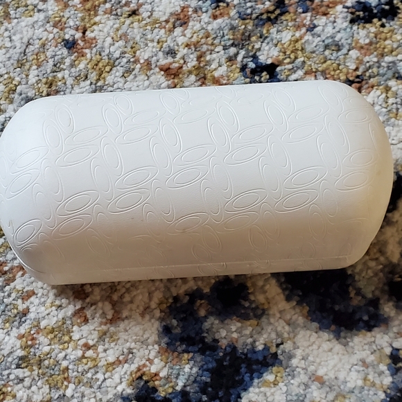 Oakley‎ Glasses Case - Picture 2 of 3